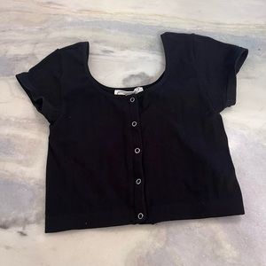 black crop tee size L